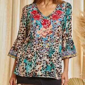 NWT - Savanna Jane Printed Bell Sleeve top w/ v-neckline and relaxed bodice - S